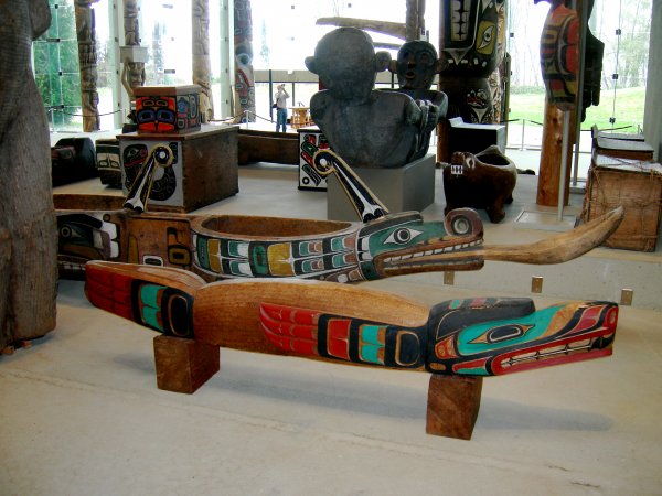 more wood carvings in the main atrium
