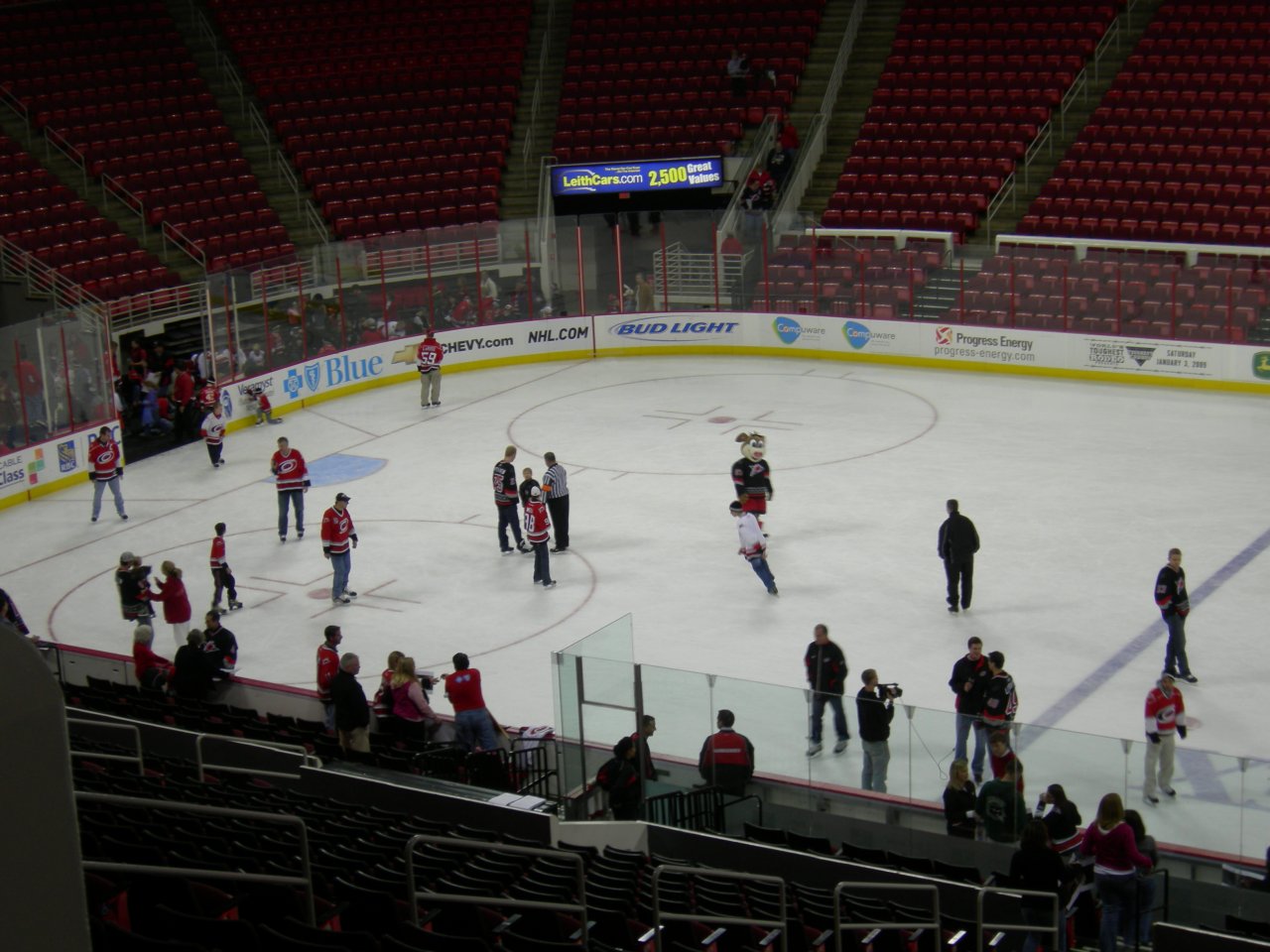 More folks on the ice; I see Pitkanen, Ron the Ref, Stormy, and Leighton.