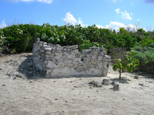 Ruins of the house belonging to the person who manned the lighthouse.