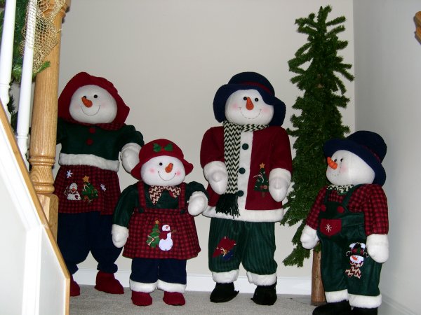snow people on the steps
