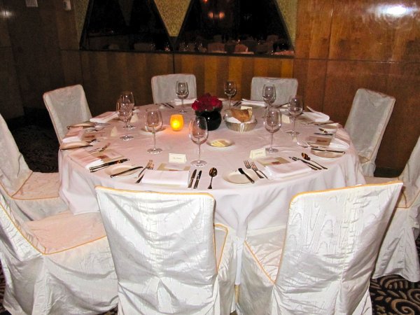 the finished setting at the tables