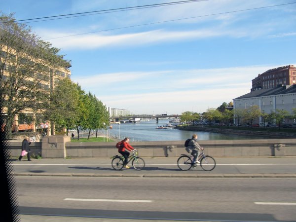 Crossing the Tuomarinkartano river.