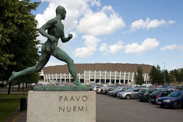 Paavo Nurmi statue