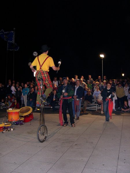 Quebec City - Juggling with 3 people on a unicycle.