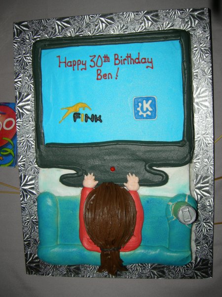 a nice shot of the Fink/KDE cake from the top (with a can of Mountain Dew on the chair now, too)